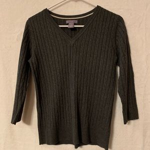 Grey v neck 3/4 length sleeve sweater
